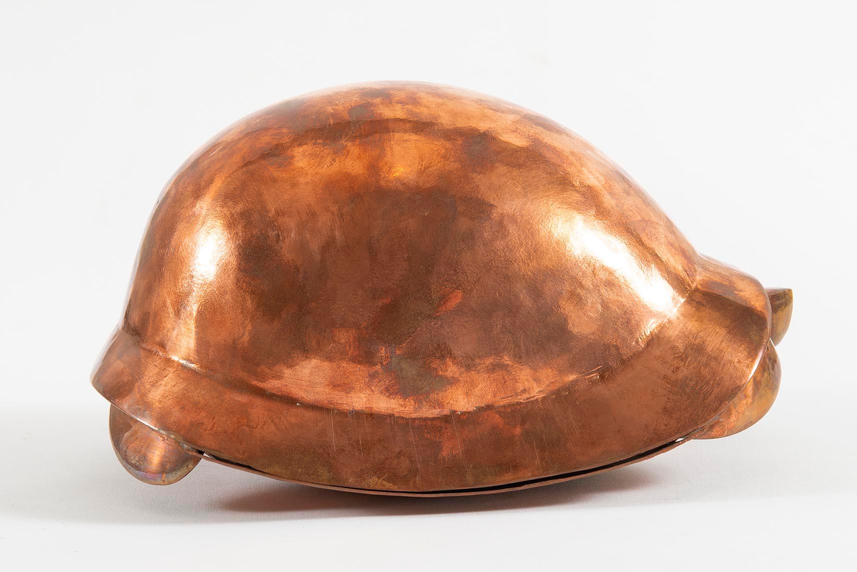 Tortue
Ed. 26/100 pcs
1973
Copper
15 x 25 x 19 cm
Monogrammed and numbered underside :  73, FXL, 26/100

Private collection, Belgium (Gift from Mrs Hergé)