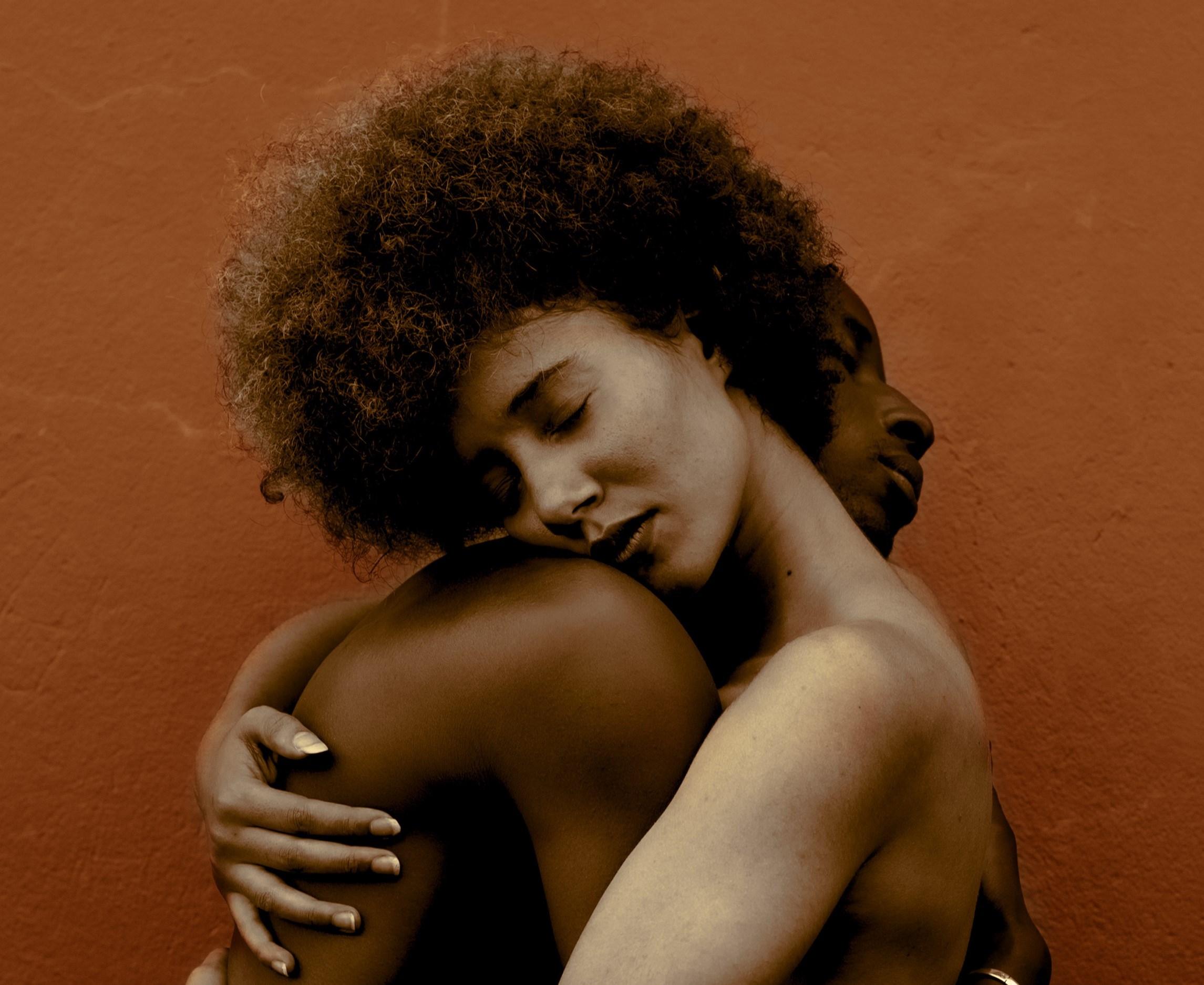 Love melt Françoise Benomar Contemporary African photography nude couple art For Sale 1