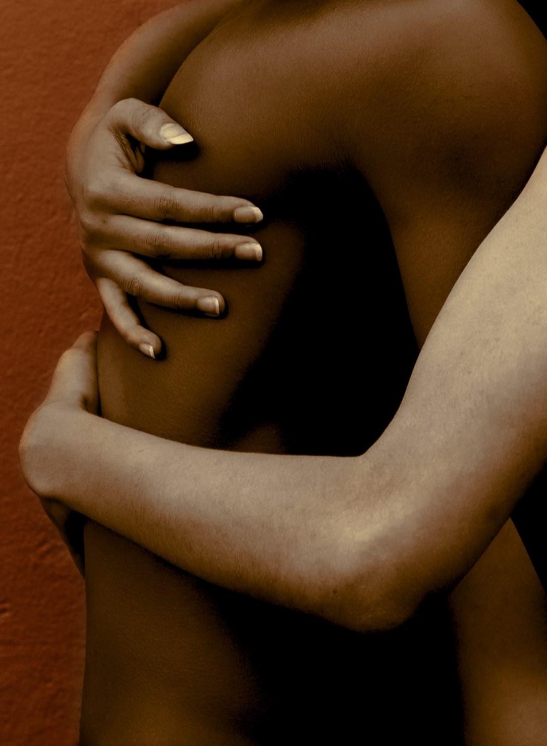 Love melt Françoise Benomar Contemporary African photography nude couple art For Sale 4
