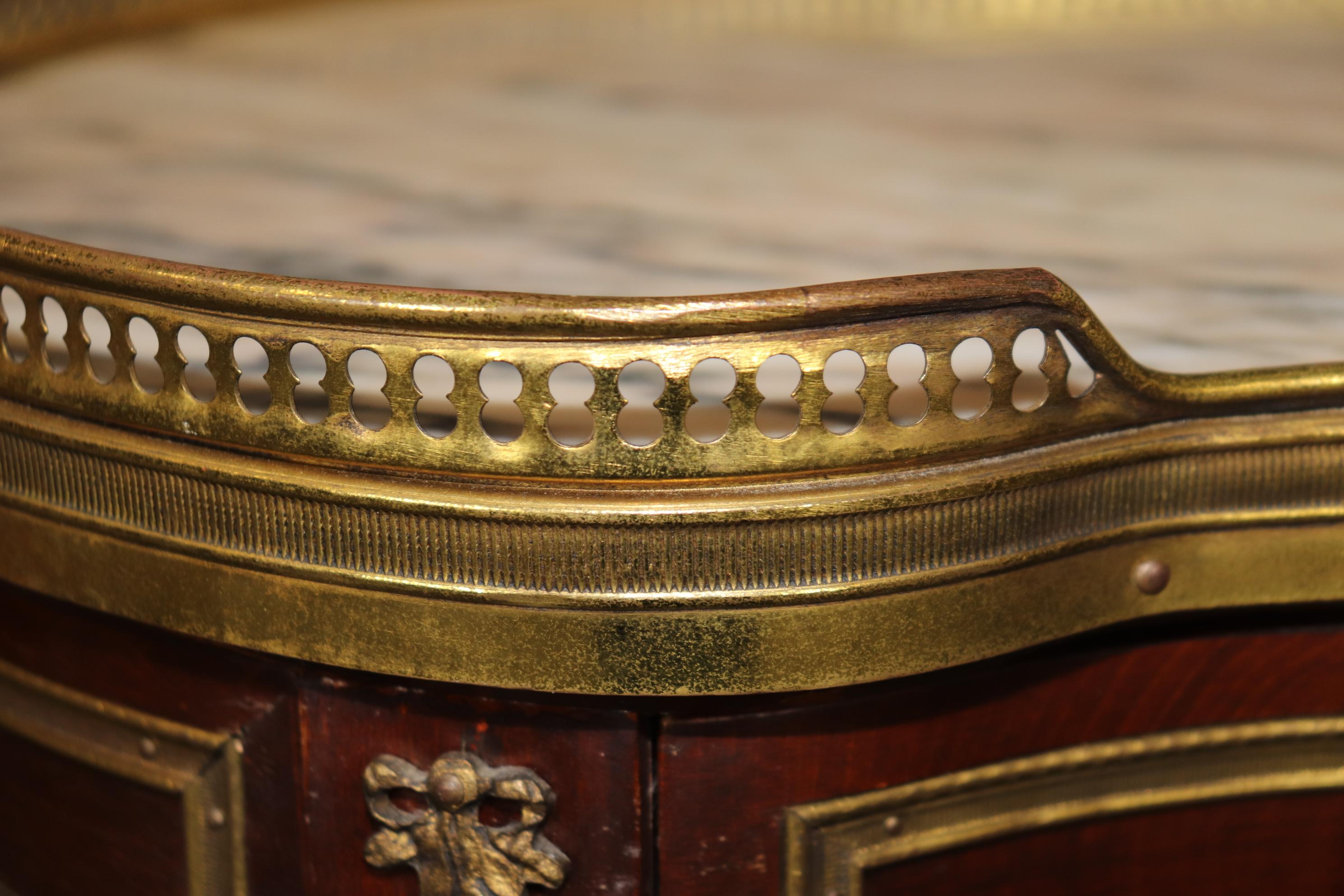 Francoise Linke Attributed Marble Top Louis XV Bronze Mounted End Tables In Good Condition For Sale In Swedesboro, NJ