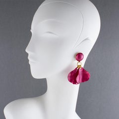 Pendientes de clip Francoise Montague by Cilea Pétalos de resina rosa fucsia colgantes