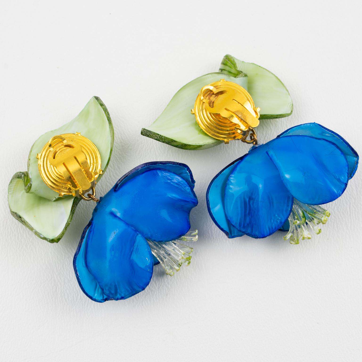 Francoise Montague by Cilea Dangle Clip Earrings Blue Resin Poppy Flower In Excellent Condition In Atlanta, GA