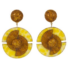 Pendientes colgantes de resina amarilla de inspiración japonesa Francoise Montague by Cilea
