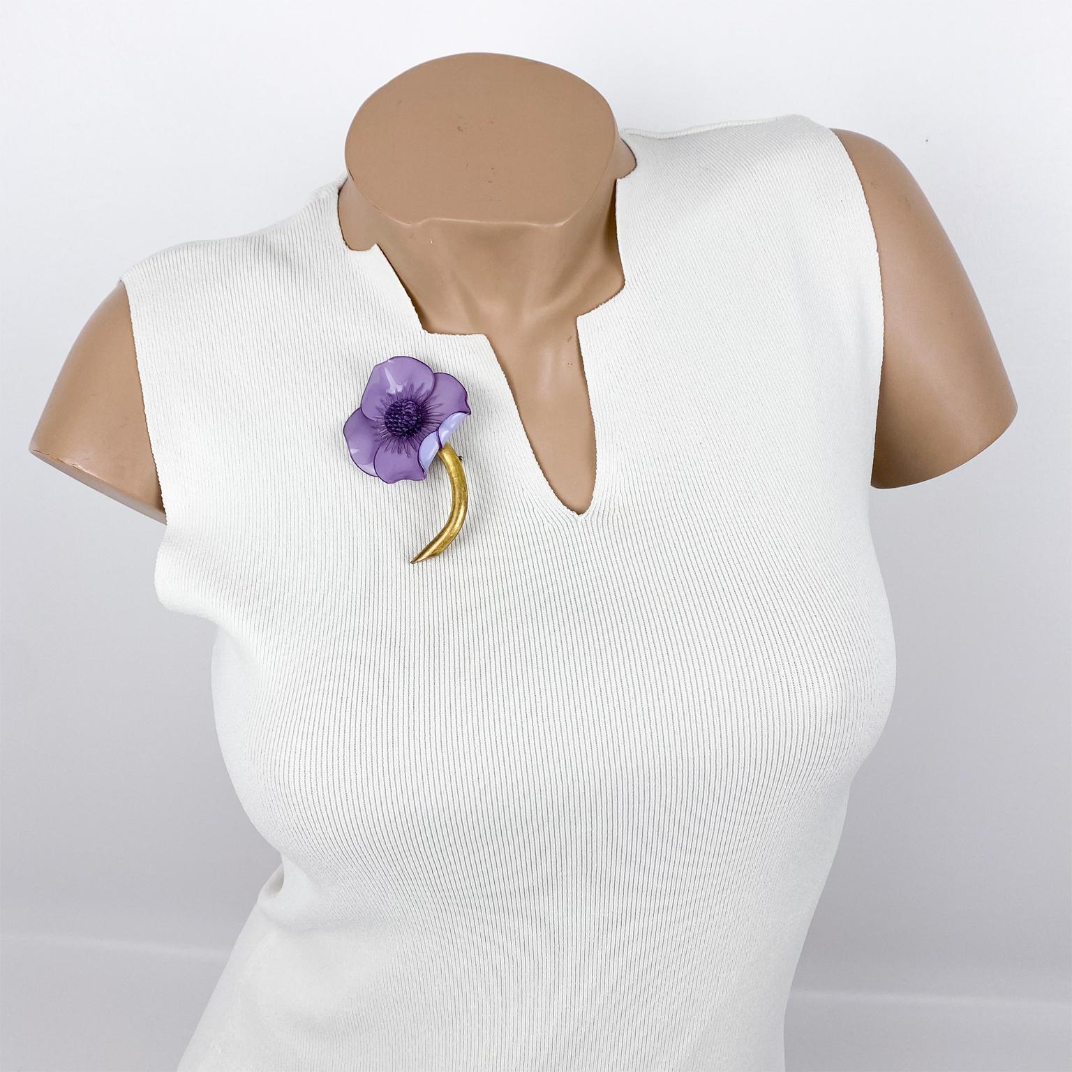 Moderne Francoise Montague Broche fleur de coq mauve en résine en vente