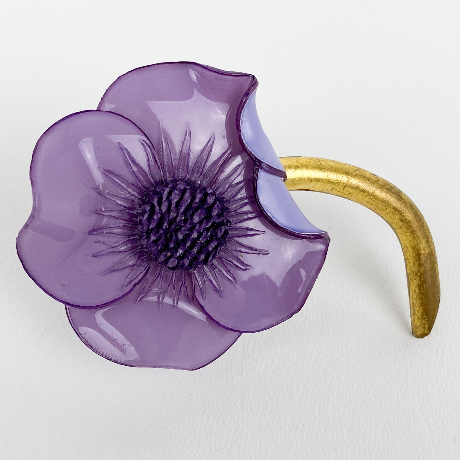 Francoise Montague Broche fleur de coq mauve en résine Excellent état - En vente à Atlanta, GA