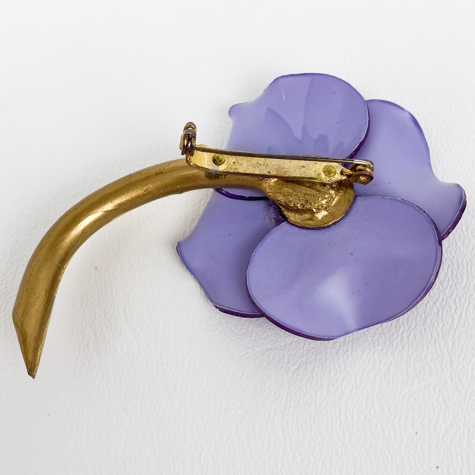 Francoise Montague Broche fleur de coq mauve en résine en vente 1