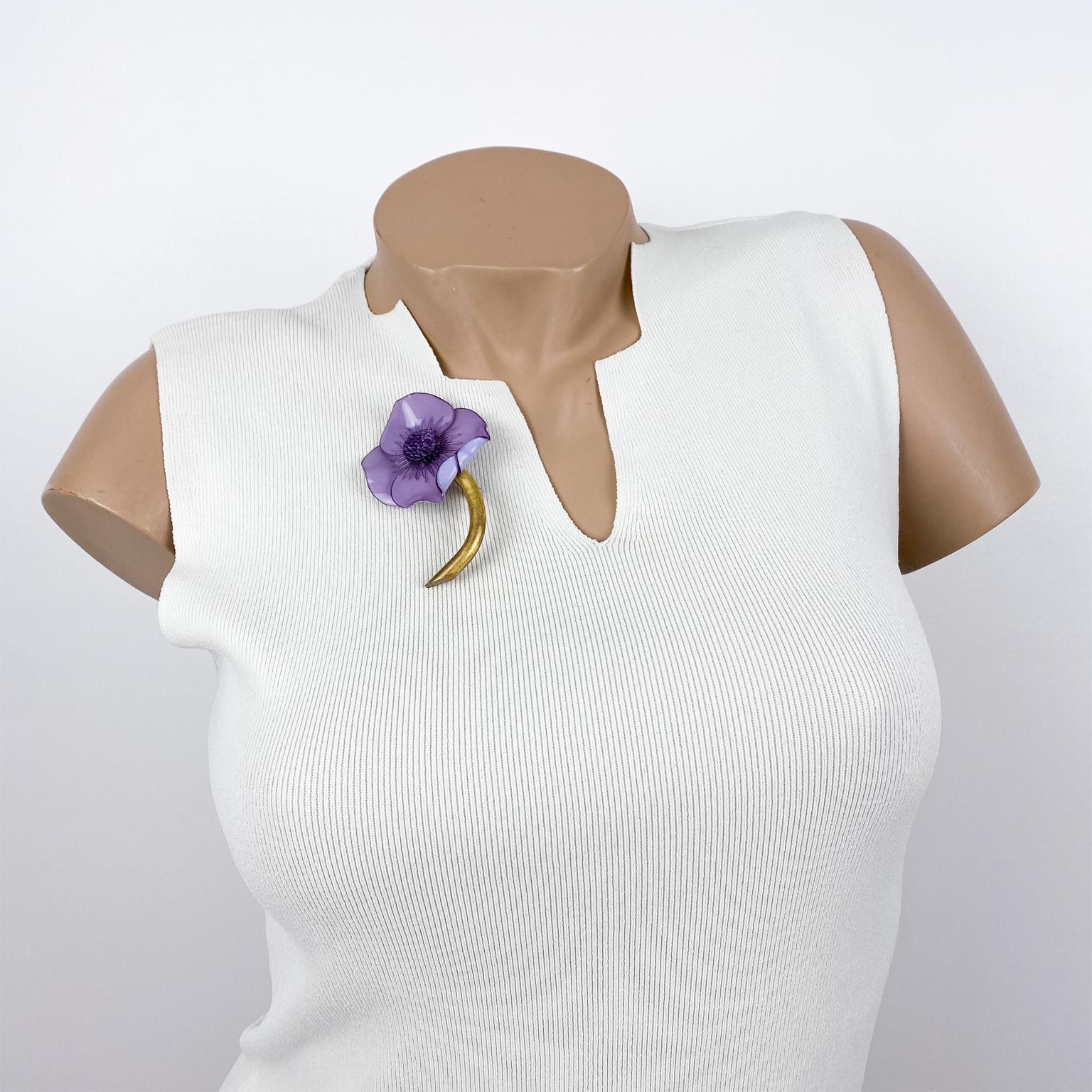 Francoise Montague Broche fleur de coq mauve en résine en vente 2