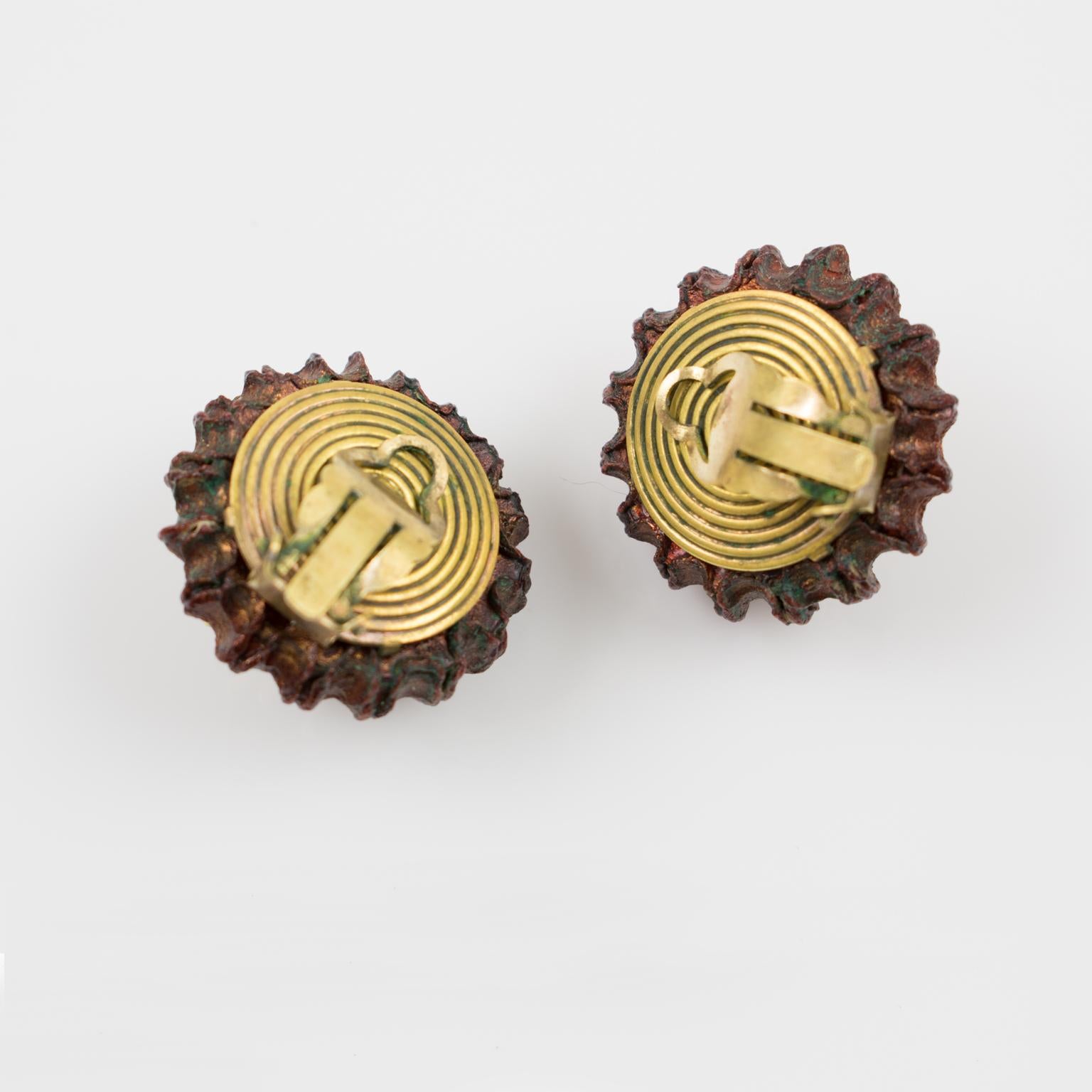 Francoise Montague Clip Earrings Brown Resin with Brass Studs In Good Condition For Sale In Atlanta, GA
