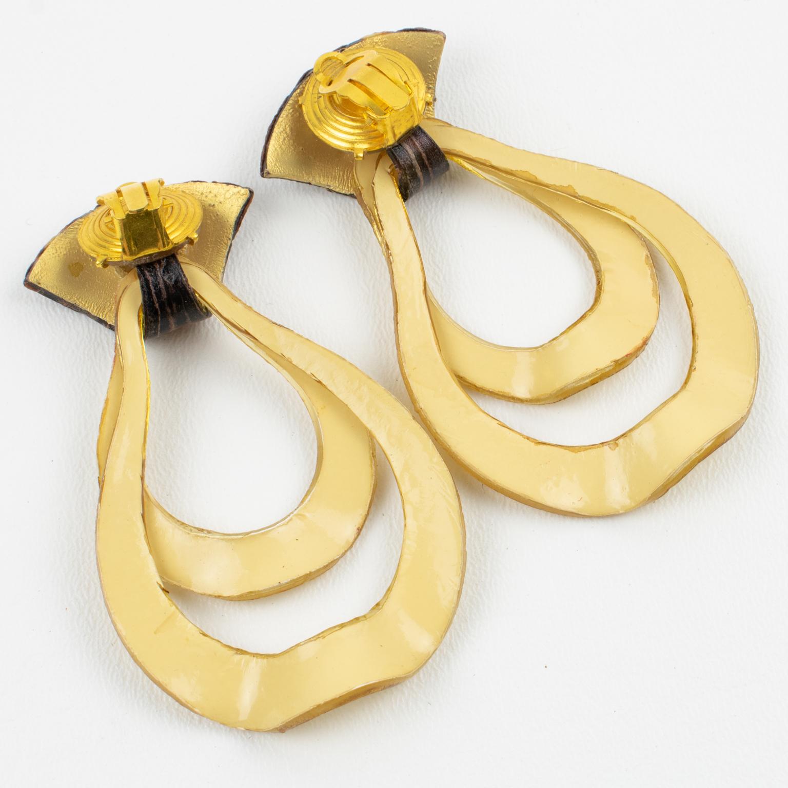 Francoise Montague Pendientes de clip colgantes Tan y gotas de tortuga en Excelente estado para la venta en Atlanta, GA