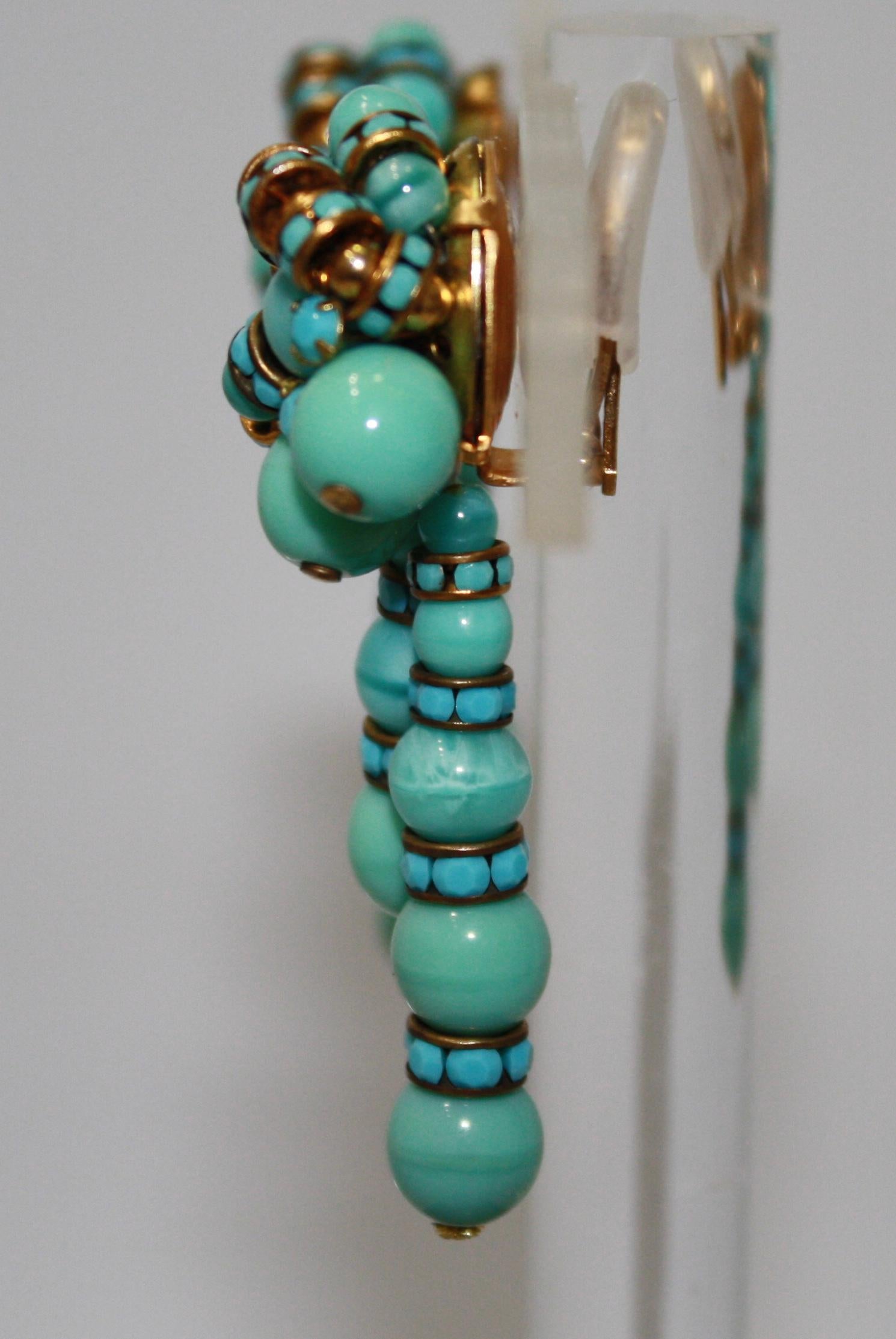 Turquoise  pearls and turquoise rondelles on gold metal. Clip earrings.
