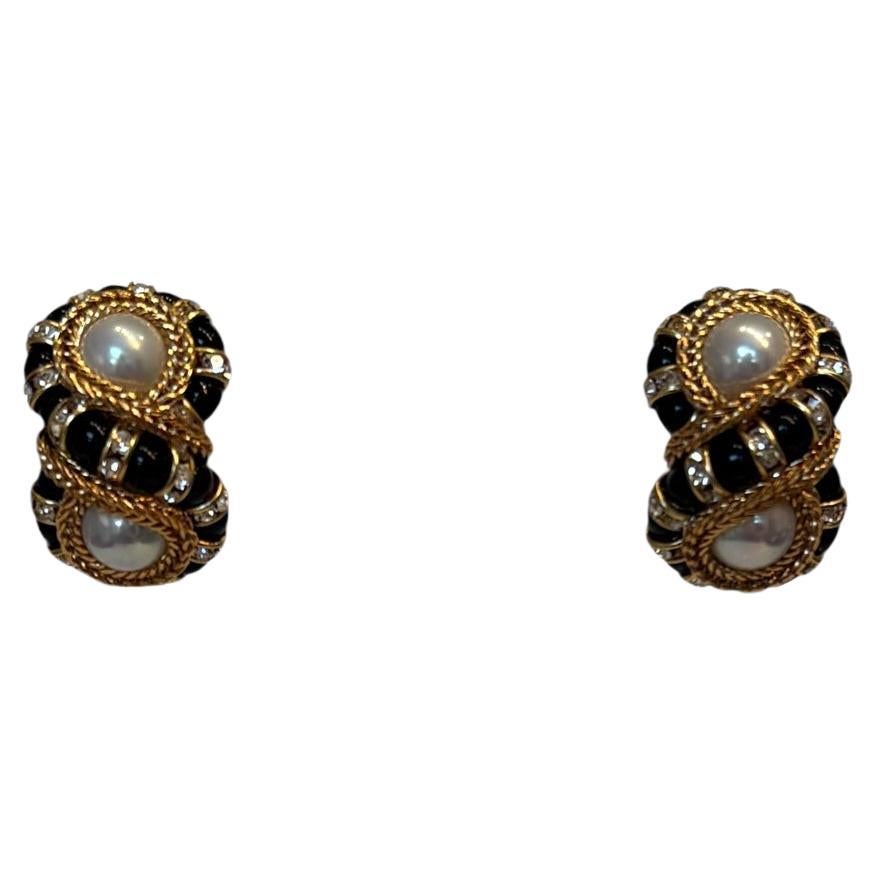 Neoclassical Francoise Montague Huit Earrings in Black, Pearl and Gold Clip Earrings For Sale