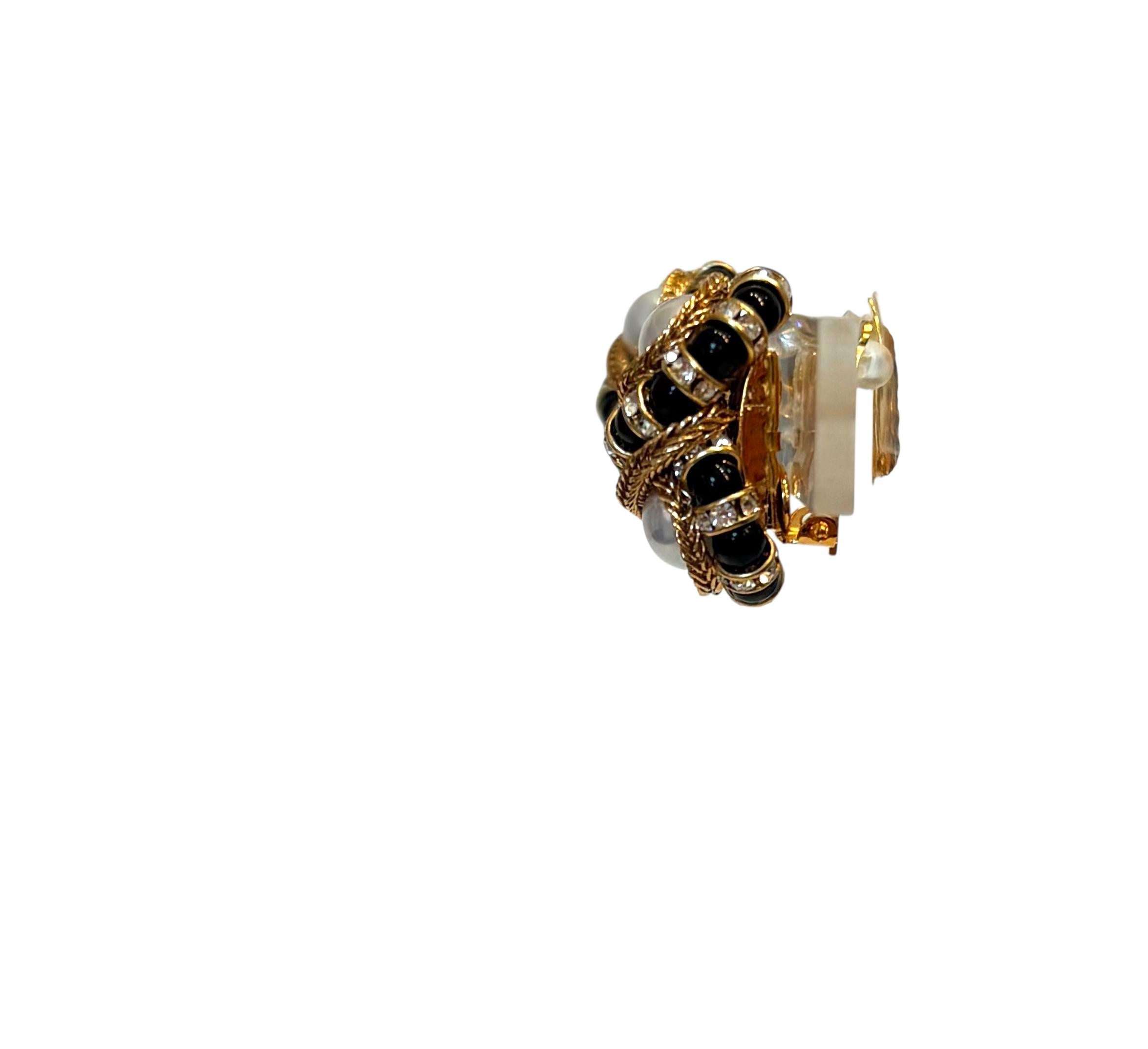 Francoise Montague Huit Earrings in Black, Pearl and Gold Clip Earrings In New Condition For Sale In Virginia Beach, VA