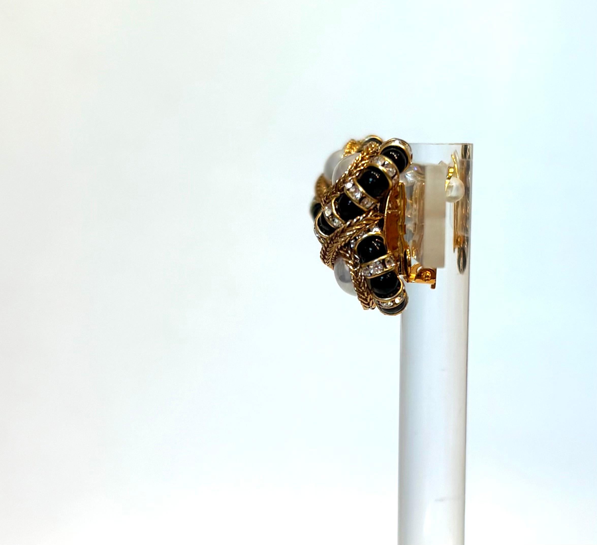 Francoise Montague Huit Earrings in Black, Pearl and Gold Clip Earrings For Sale 2