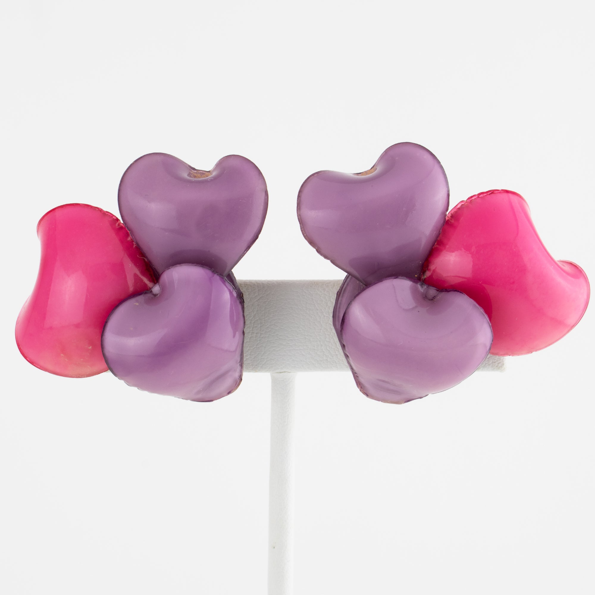 Francoise Montague Lavender and Pink Heart Resin Clip Earrings en venta