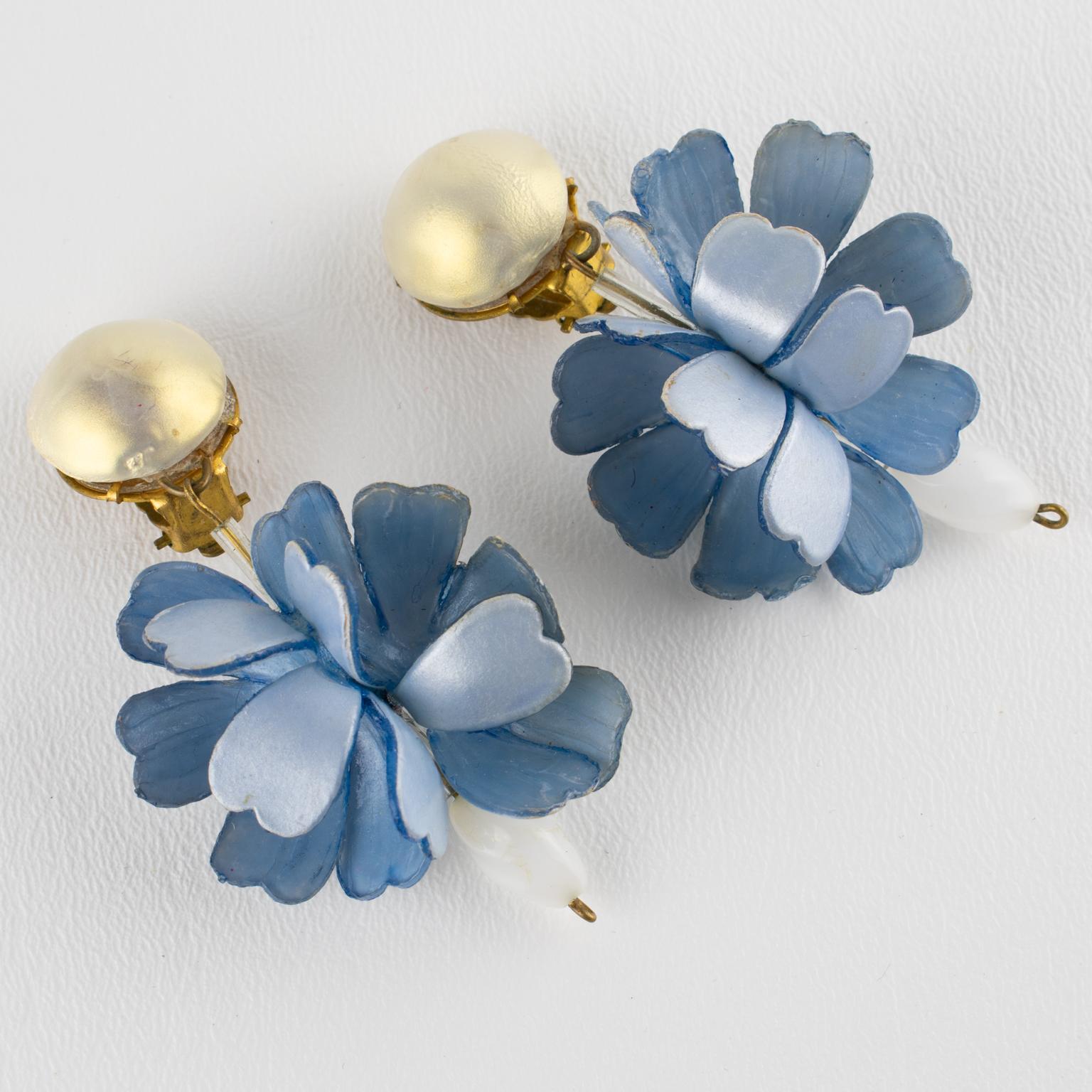 Francoise Montague Paris by Cilea Resin Clip Earrings Blue Hydrangea Flowers Damen im Angebot