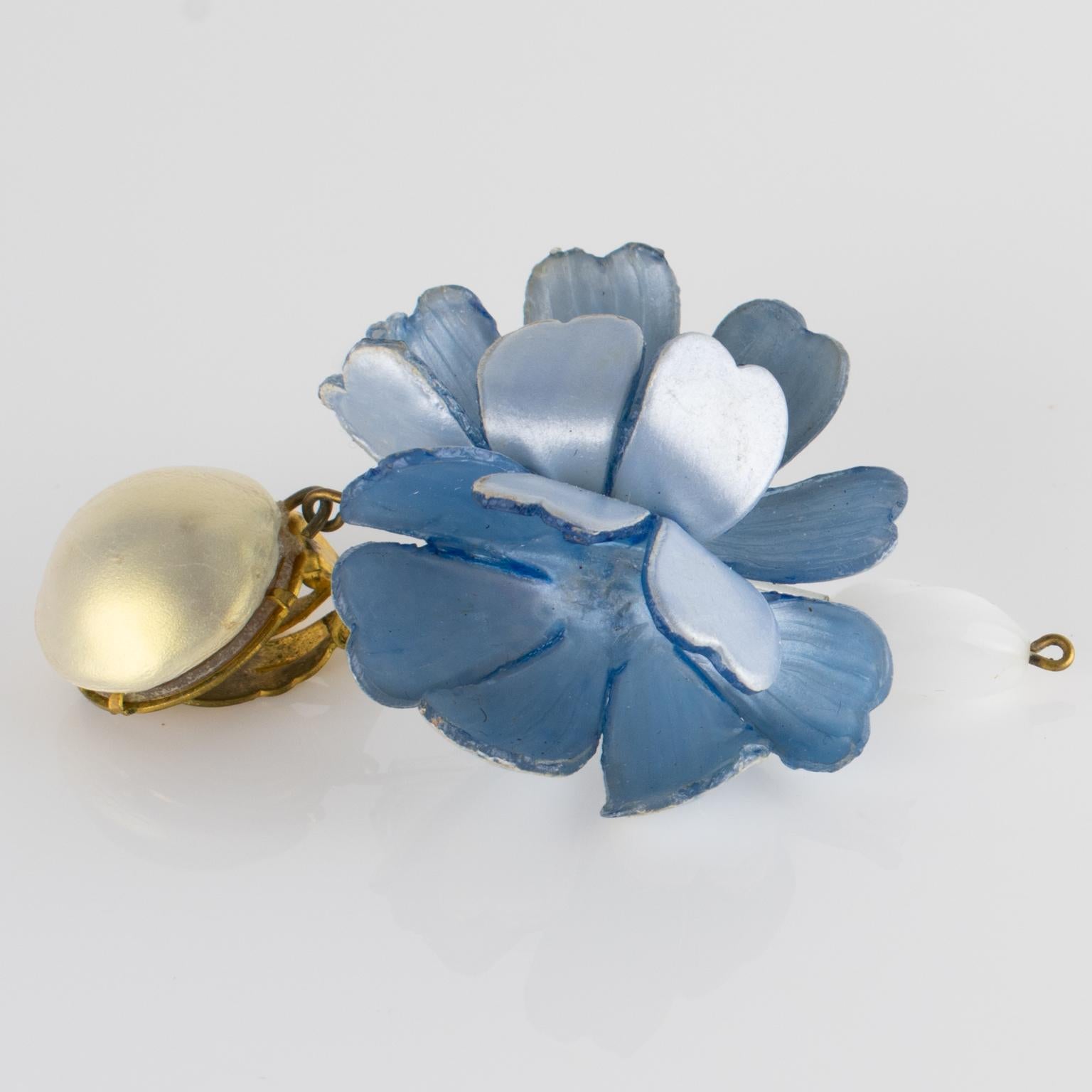 Francoise Montague Paris by Cilea Resin Clip Earrings Blue Hydrangea Flowers im Angebot 2