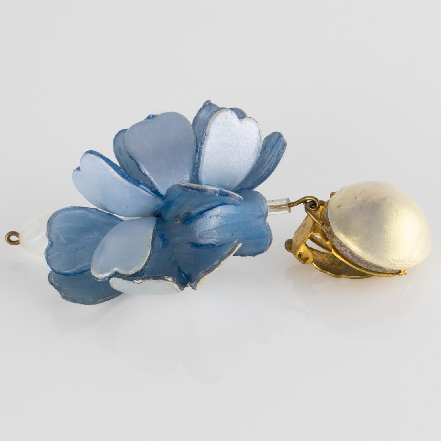 Francoise Montague Paris by Cilea Resin Clip Earrings Blue Hydrangea Flowers im Angebot 3