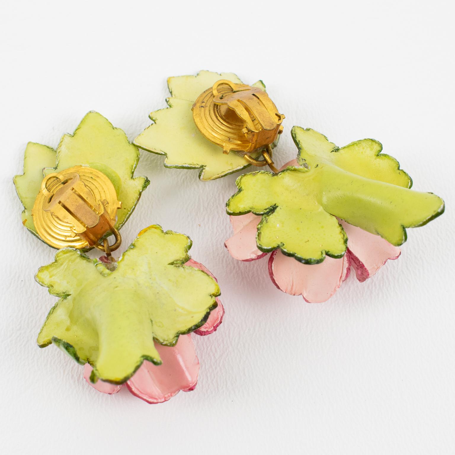 Francoise Montague Paris Clip Earrings Resin Hibiscus Flower In Excellent Condition For Sale In Atlanta, GA