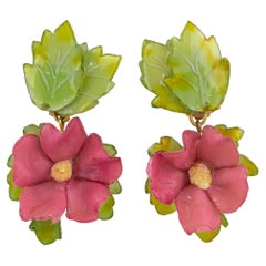 Francoise Montague Paris Boucles d'oreilles à clip en résine Fleur d'hibiscus