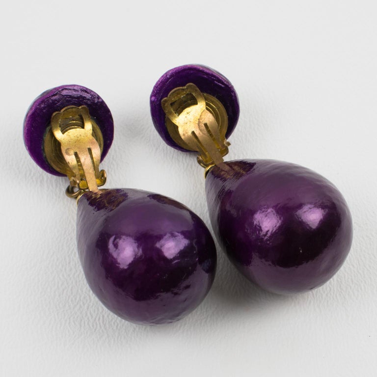 Francoise Montague Paris Dangle Clip Earrings Pearlized Purple Resin In Excellent Condition For Sale In Atlanta, GA