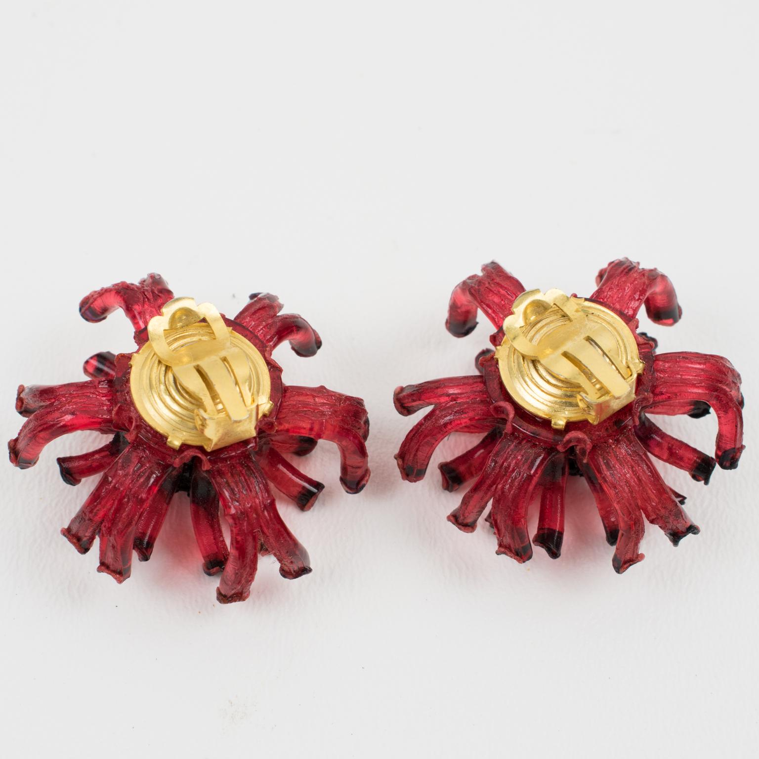 Francoise Montague Paris Resin Clip Earrings Red Anemone Flower In Excellent Condition For Sale In Atlanta, GA