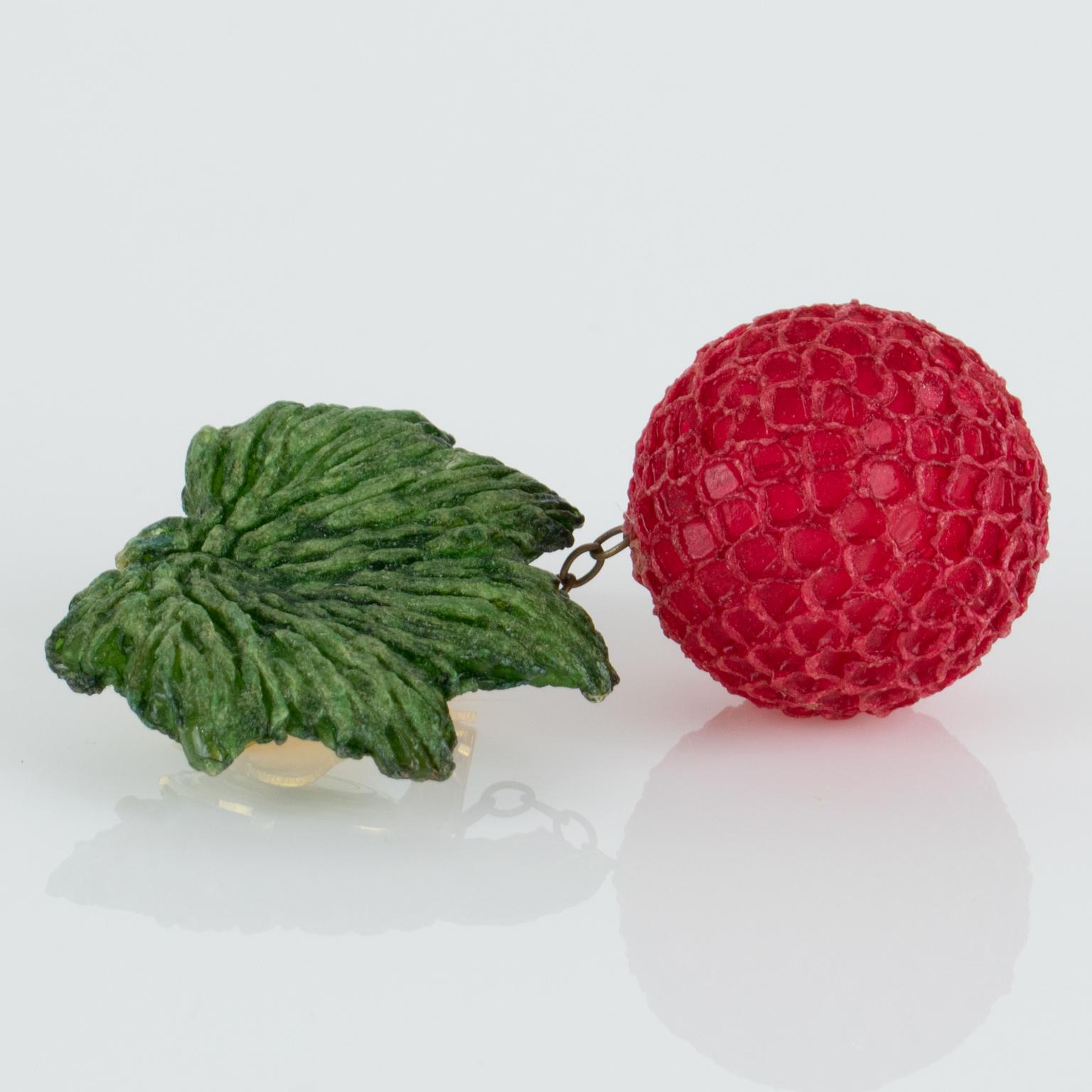 Francoise Montague Himbeere Harz baumeln Clip Ohrringe im Angebot 1