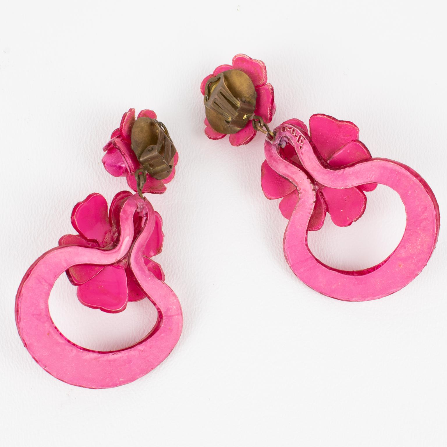Francoise Montague Resin Clip Earrings Dangle Fuchsia Pink Flowers In Good Condition For Sale In Atlanta, GA