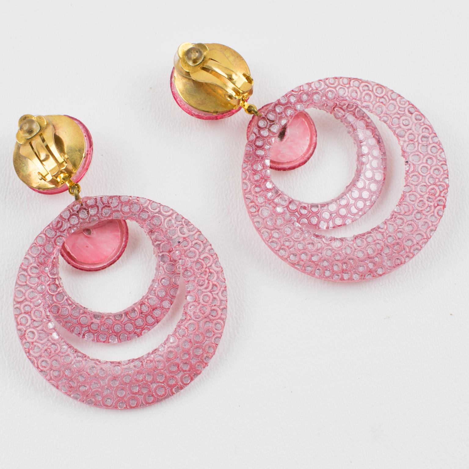 Francoise Montague Resin Clip Earrings Dangle Powder Pink Rings In Excellent Condition In Atlanta, GA
