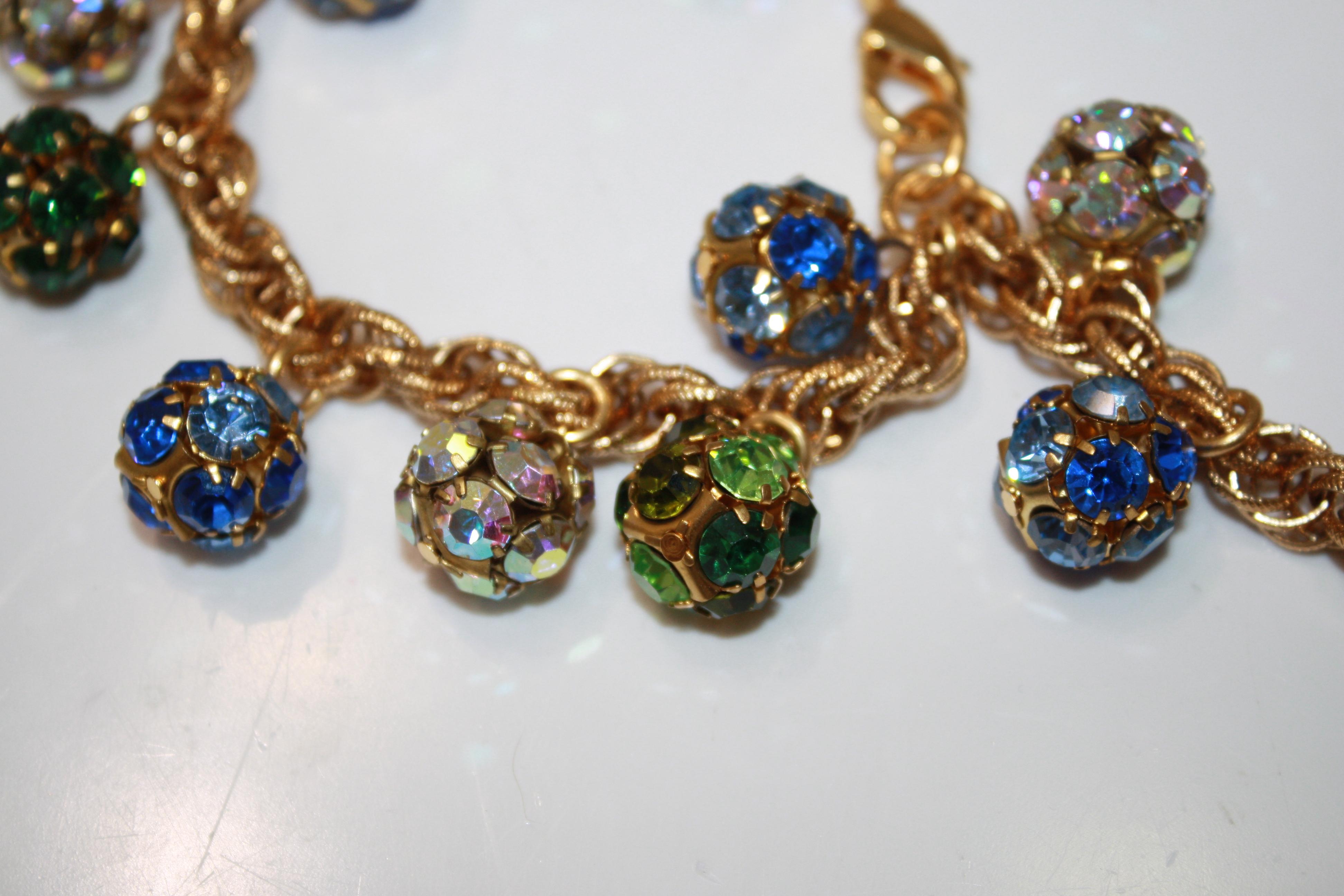 Gilded brass chain with Swarovski Crystal in blues and green. Adjustable size .
A fun statement for all season 