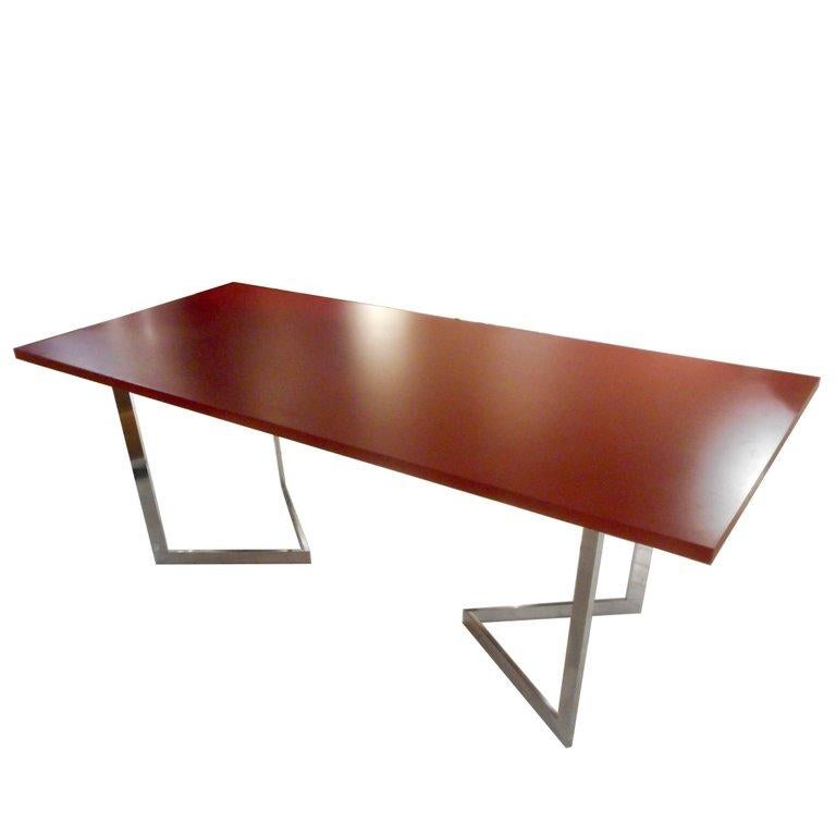Françoise Sée Trestles Tischschreibtisch mit roter Lackplatte, Frankreich, 1970 (Lackiert) im Angebot