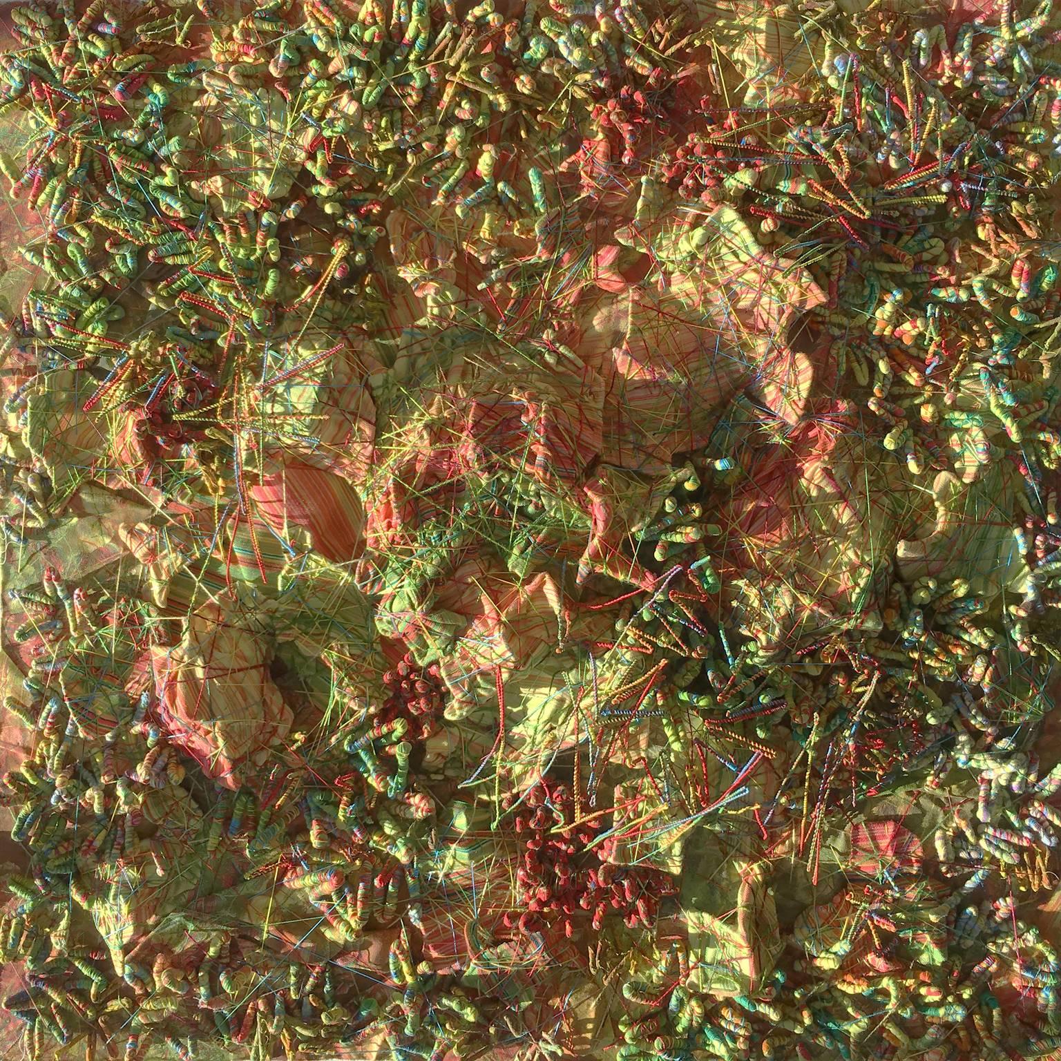 Composición textil de la serie Coreografías vegetales.
Creación de composición textil realizada con estructura metálica realzada por textil estampado, bordado con hilo de algodón multicolor y textil bordado en la parte inferior- policromado de