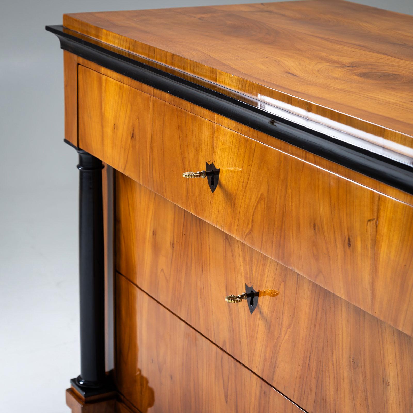 Fränkische Biedermeier-Schubladen-Kommode, um 1820 im Zustand „Gut“ im Angebot in Greding, DE