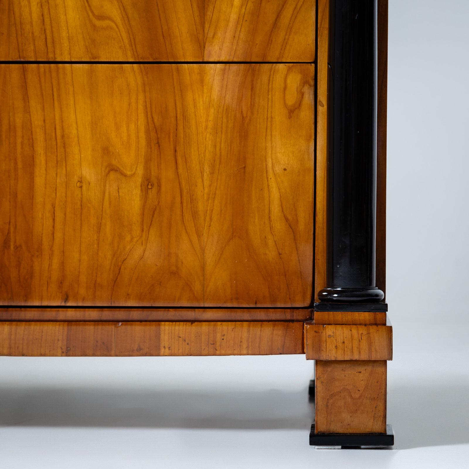 Fränkische Biedermeier-Schubladen-Kommode, um 1820 (Kirsche) im Angebot