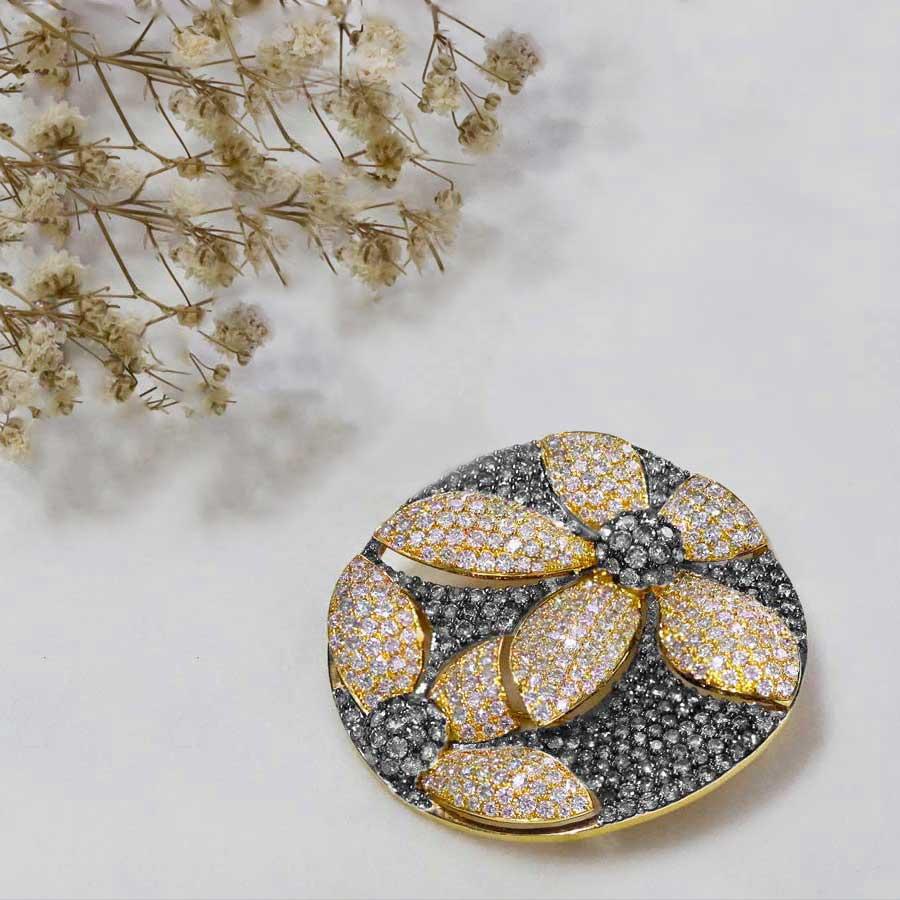 A frangipani flower-inspired brooch and pendant set in colourless and brown diamonds. The Frangipani Flower signifies joy, happiness and hope in life. This gorgeous piece has a striking appearance to love and instils fresh hope in our everyday