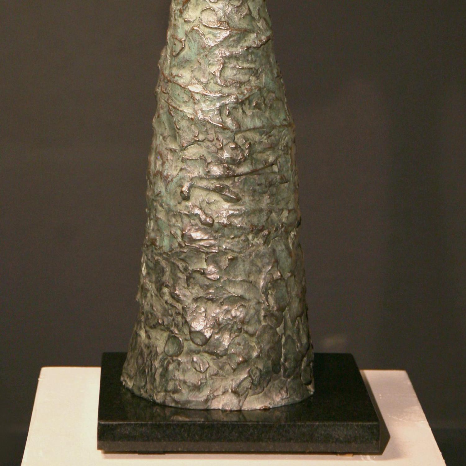 Bronze-Skulptur Geister aus Bronze (Gold), Abstract Sculpture, von Frank Arnold