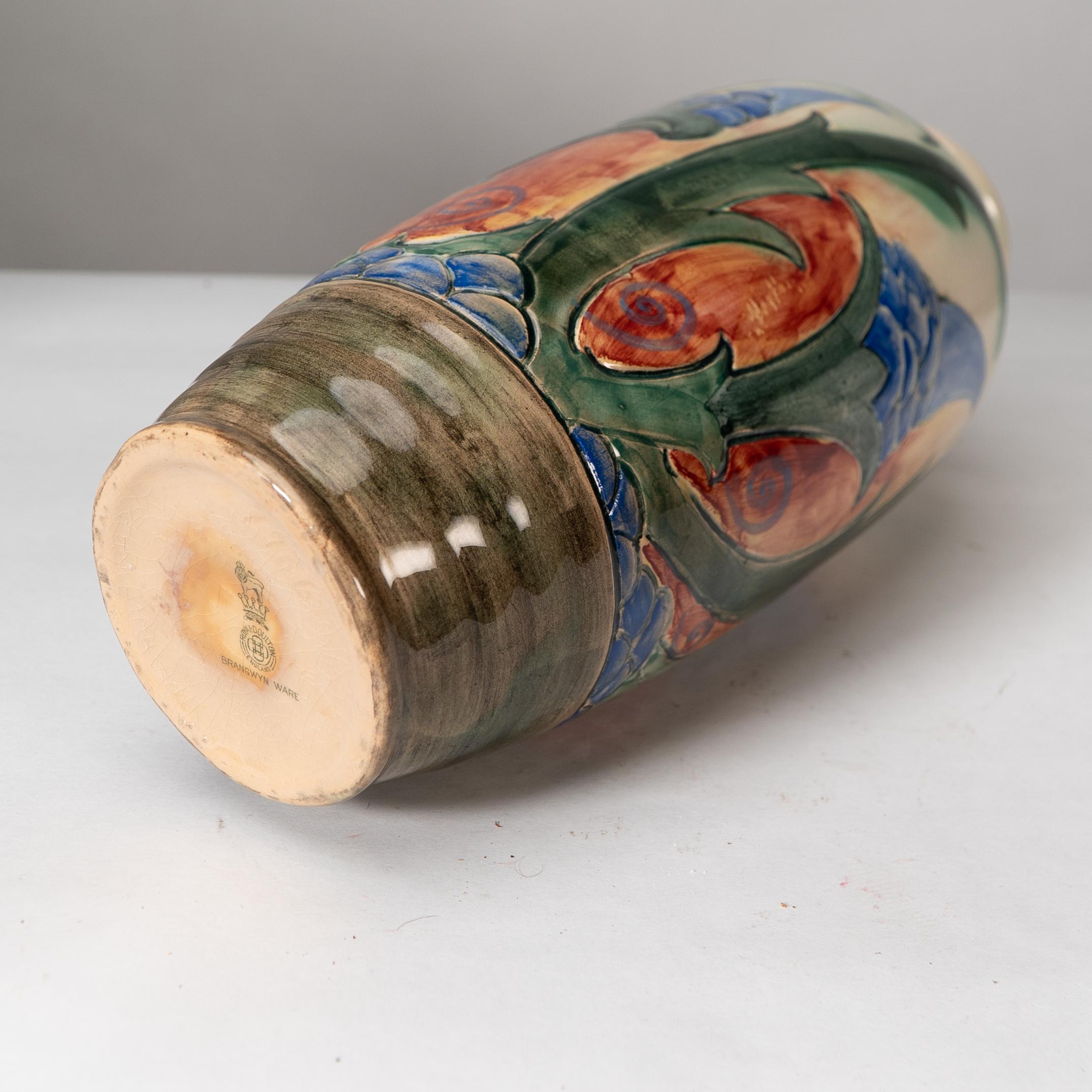 Frank Brangwyn per Royal Doulton. Una coppia di vasi dipinti a mano in vendita 4