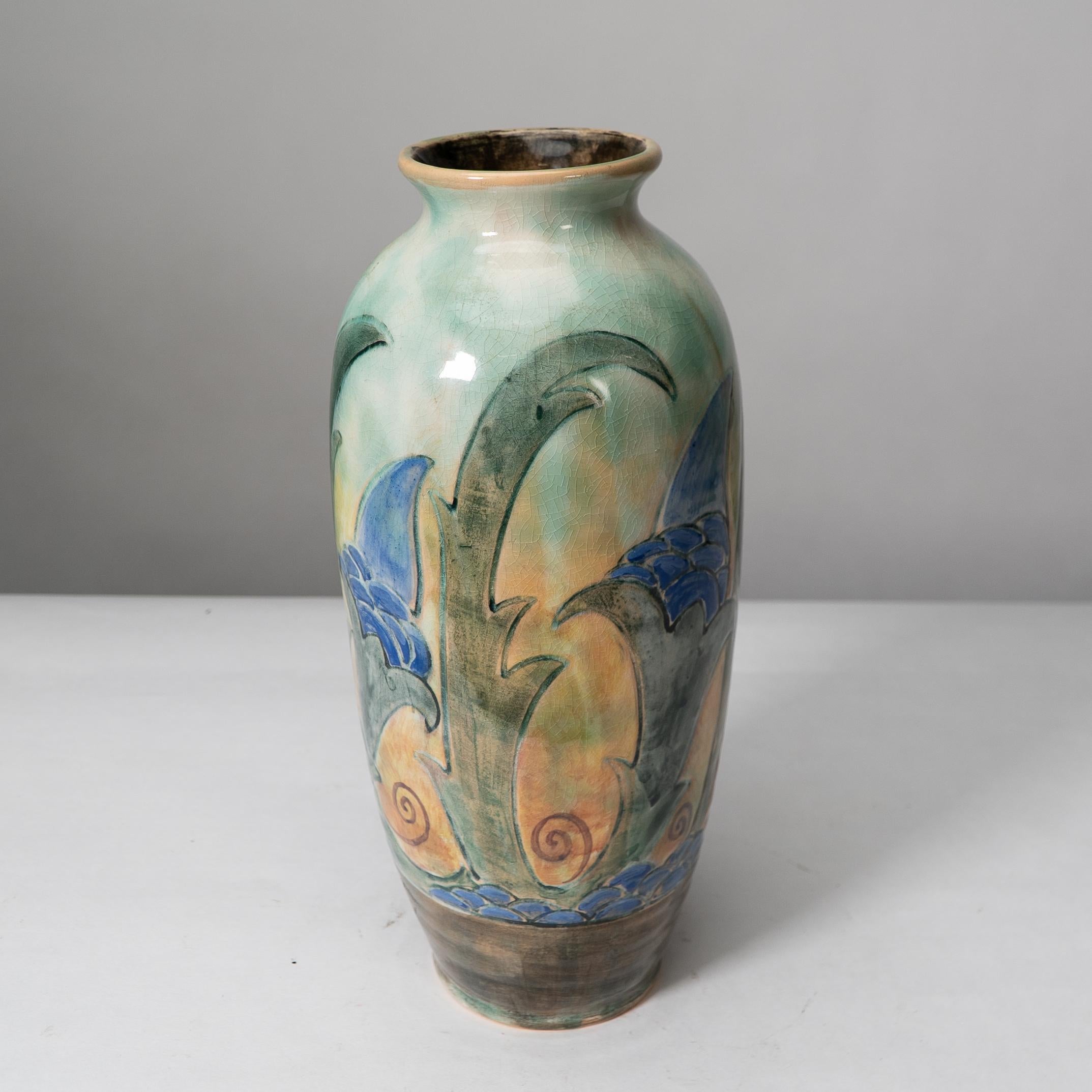 Frank Brangwyn per Royal Doulton. Una coppia di vasi dipinti a mano In condizioni buone in vendita a London, GB