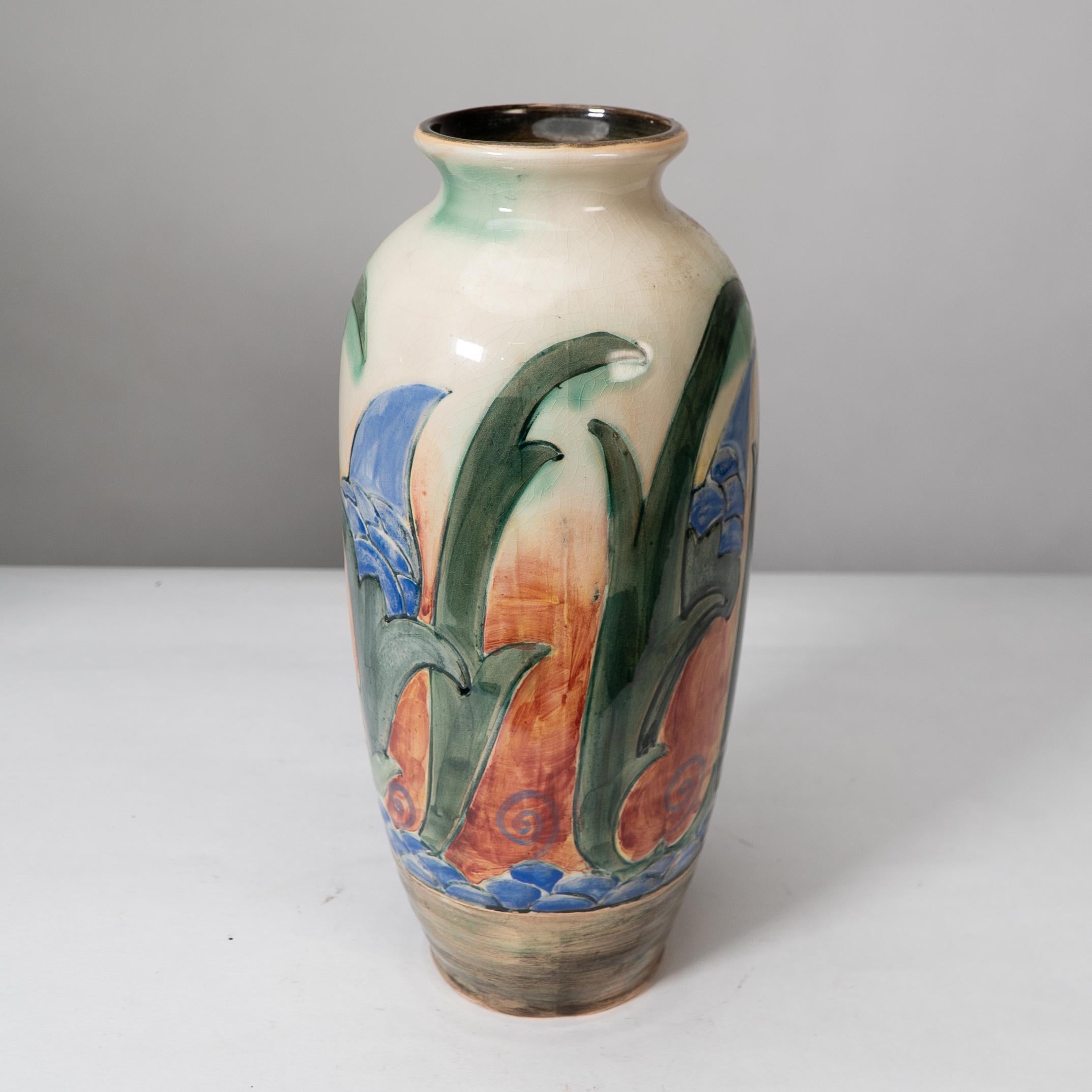 Frank Brangwyn per Royal Doulton. Una coppia di vasi dipinti a mano in vendita 2