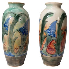 Frank Brangwyn für Royal Doulton. Paar handbemalte Vasen