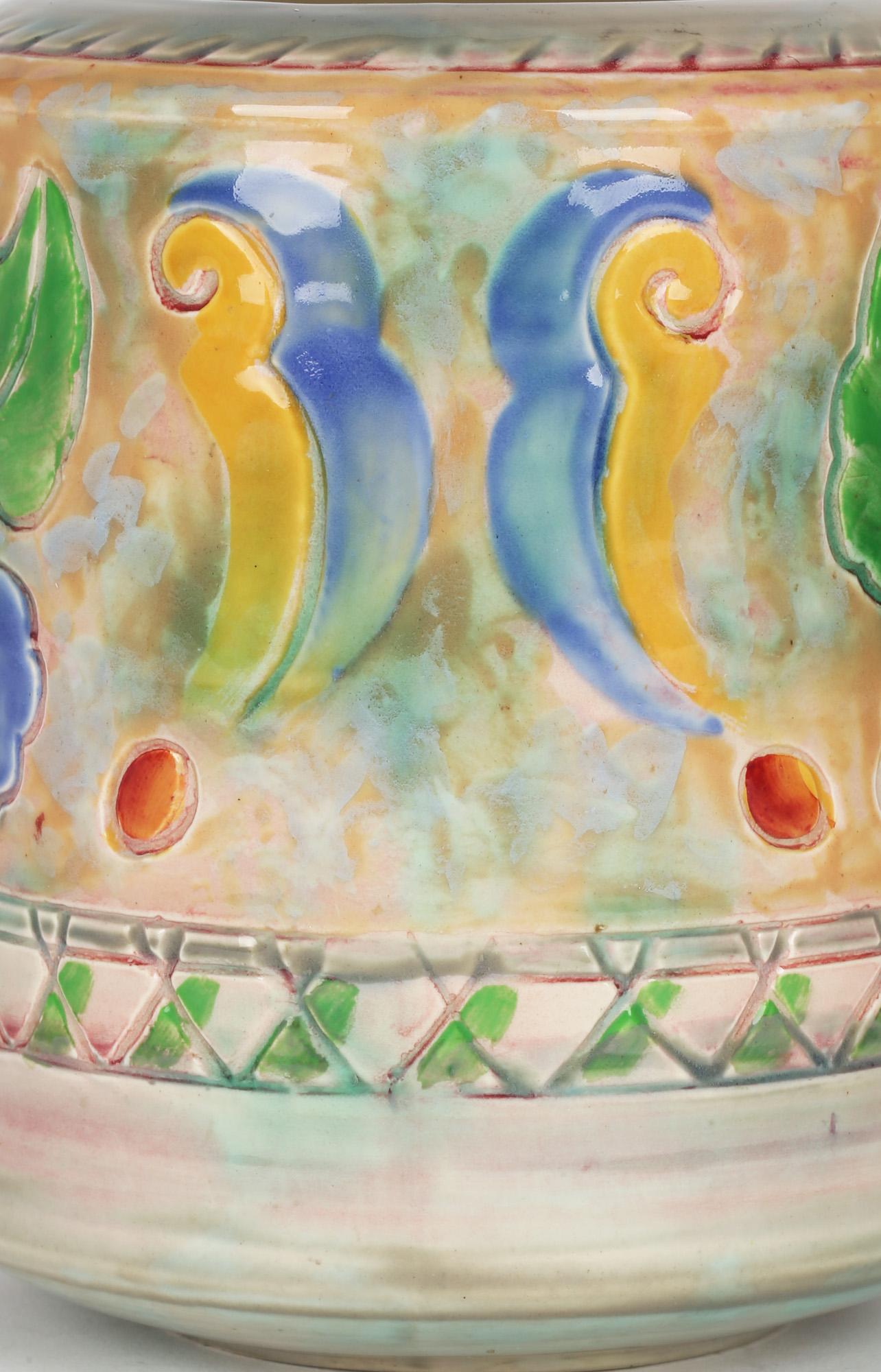 Frank Brangwyn Royal Doulton Arts & Crafts Vase aus Blatt- und Beerenkunst-Keramik im Angebot 4