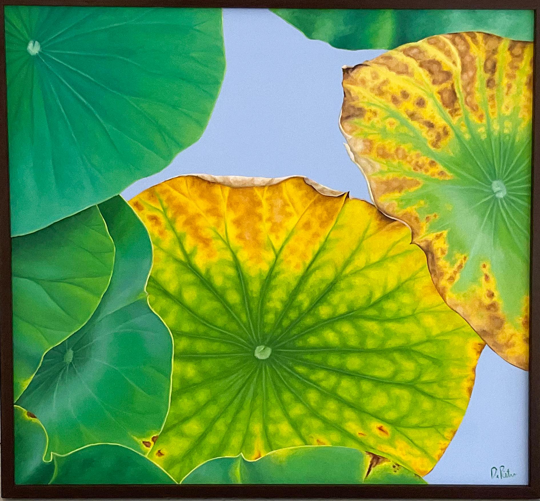 Frank DePietro Landscape Painting – Lotus 30: Foto Realistisches Stillleben mit einem grünen Lotusblatt auf Grau 
