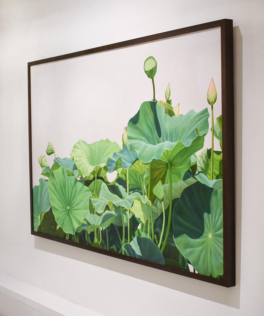 Lotus No. 1 (Contemporary Hard Edge Realist Still Life of Bright Botanicals) (Zeitgenössisch), Painting, von Frank DePietro