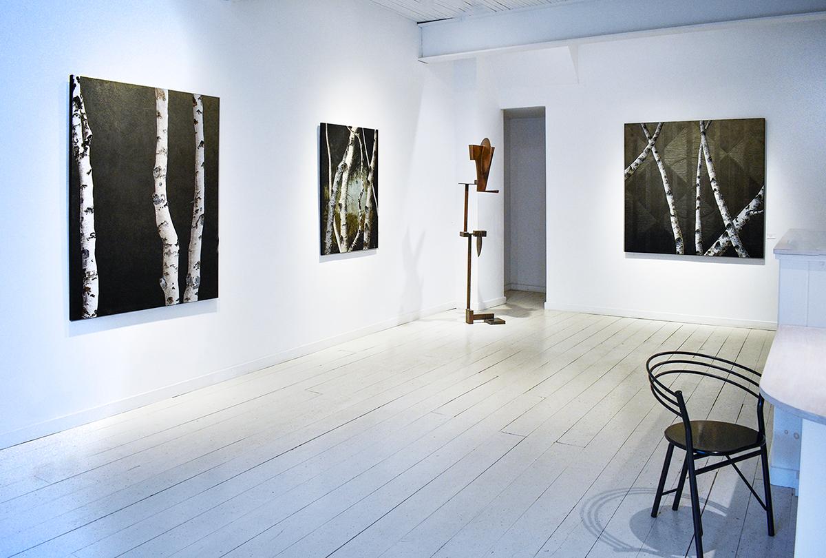 Peinture contemporaine minimaliste « Birches I » avec branches d'arbres sur noir en vente 3
