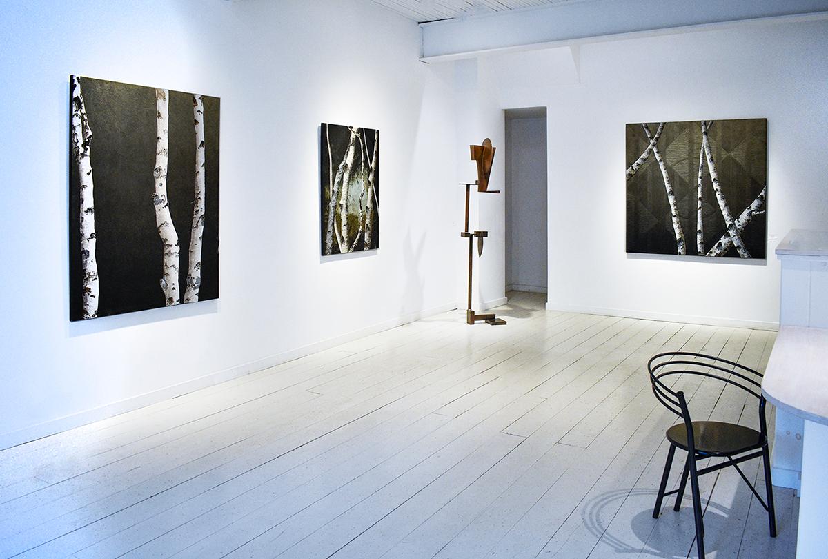 Betulle I: Pittura contemporanea minimalista con rami d'albero su nero 3
