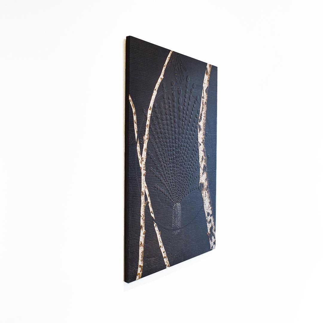 Birches V : peinture minimaliste représentant des branches d'arbre de bouleau sur une surface métallique foncée - Contemporain Painting par Frank Faulkner