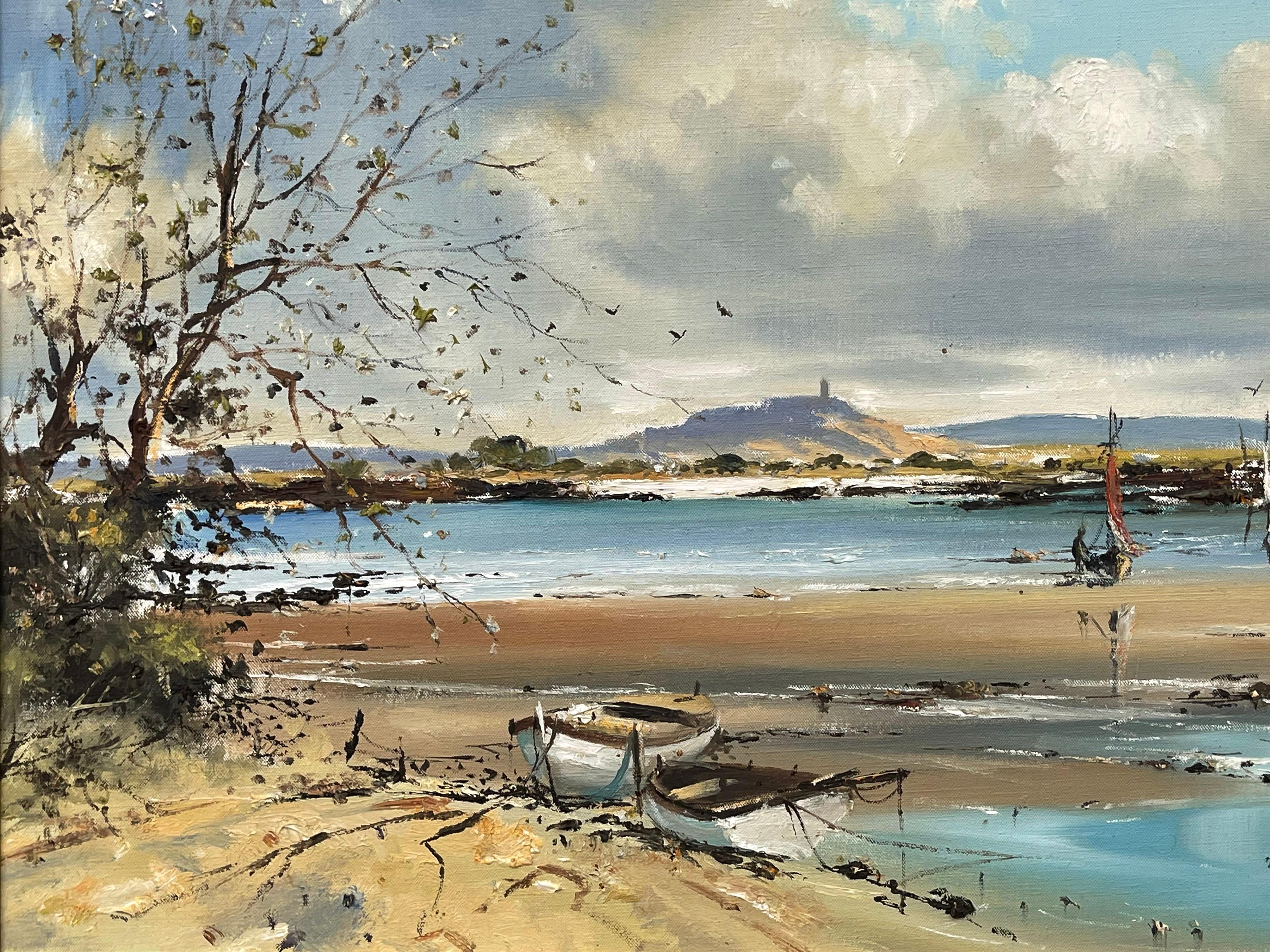 Paysage marin d'Irlande avec bateaux et personnages par un artiste irlandais contemporain - Gris Landscape Painting par Frank Fitzsimons