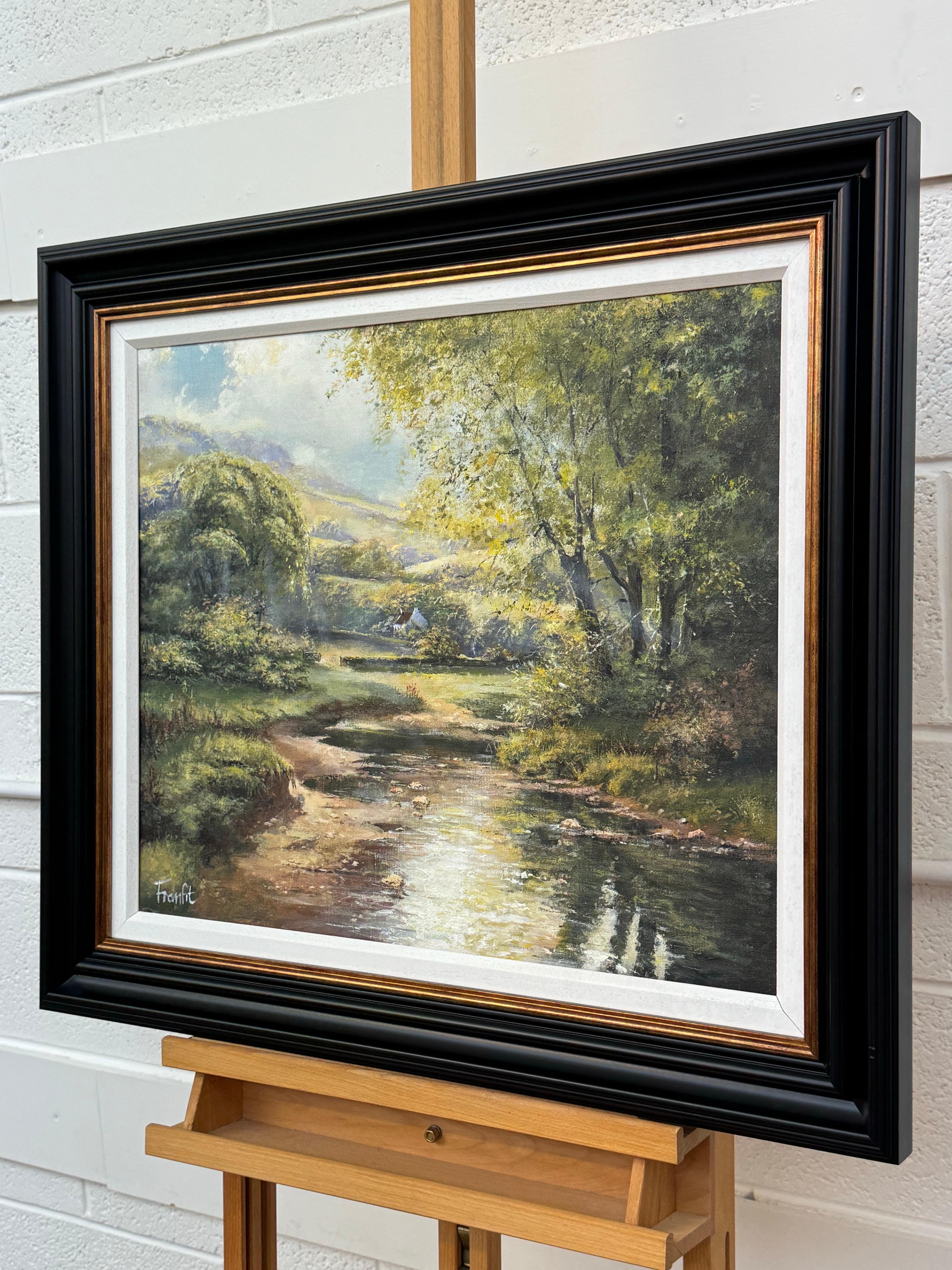 Remote Cottage in einer mit Bäumen gefütterten Flusslandschaft in Irland von moderner irischer Künstlerin (Schwarz), Figurative Painting, von Frank Fitzsimons