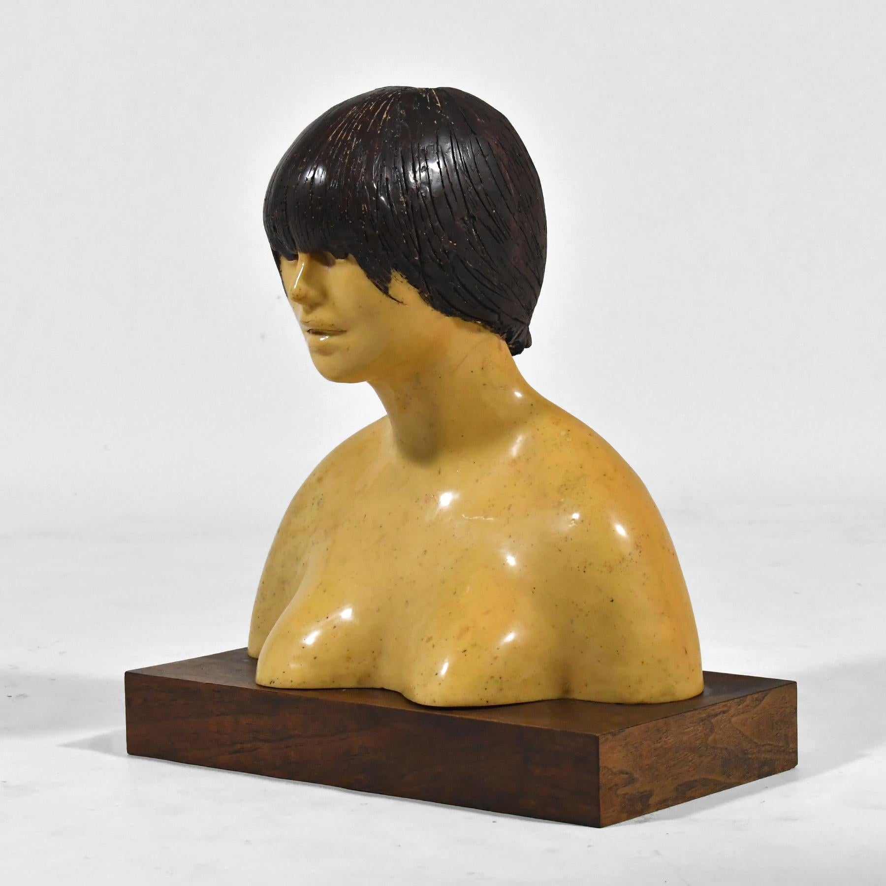 Americano Scultura di busto femminile di Frank Gallo in vendita