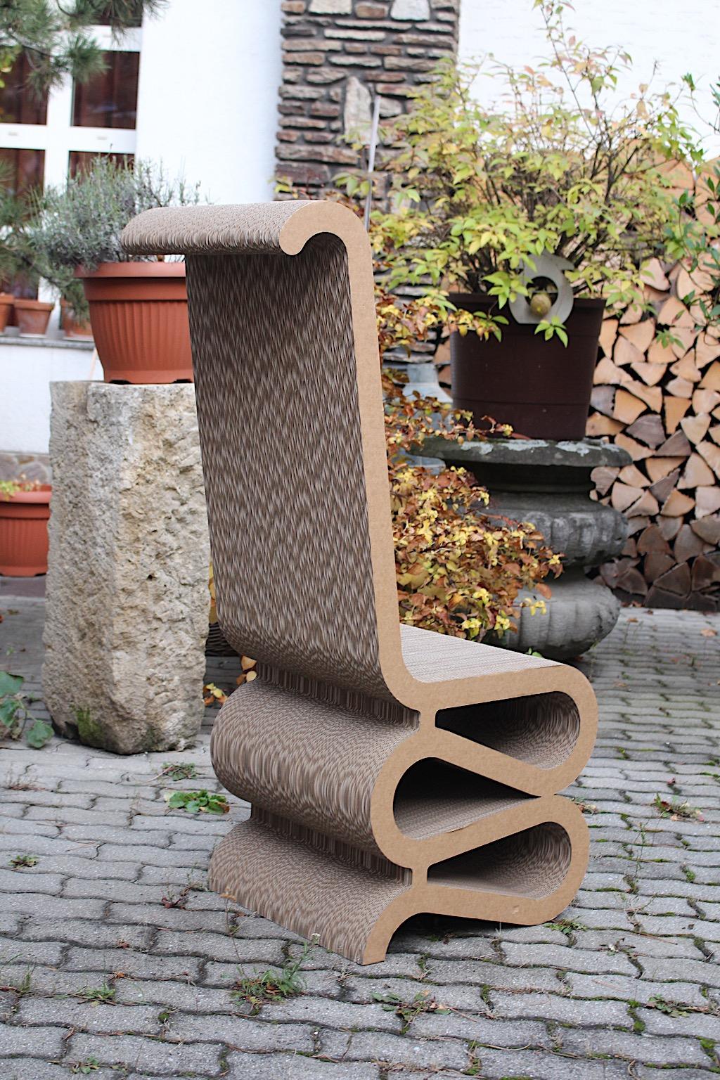 Frank Gehry Attributed Vintage Curved Cardboard Side Chair or Chair, 1970s In Good Condition For Sale In Vienna, AT
