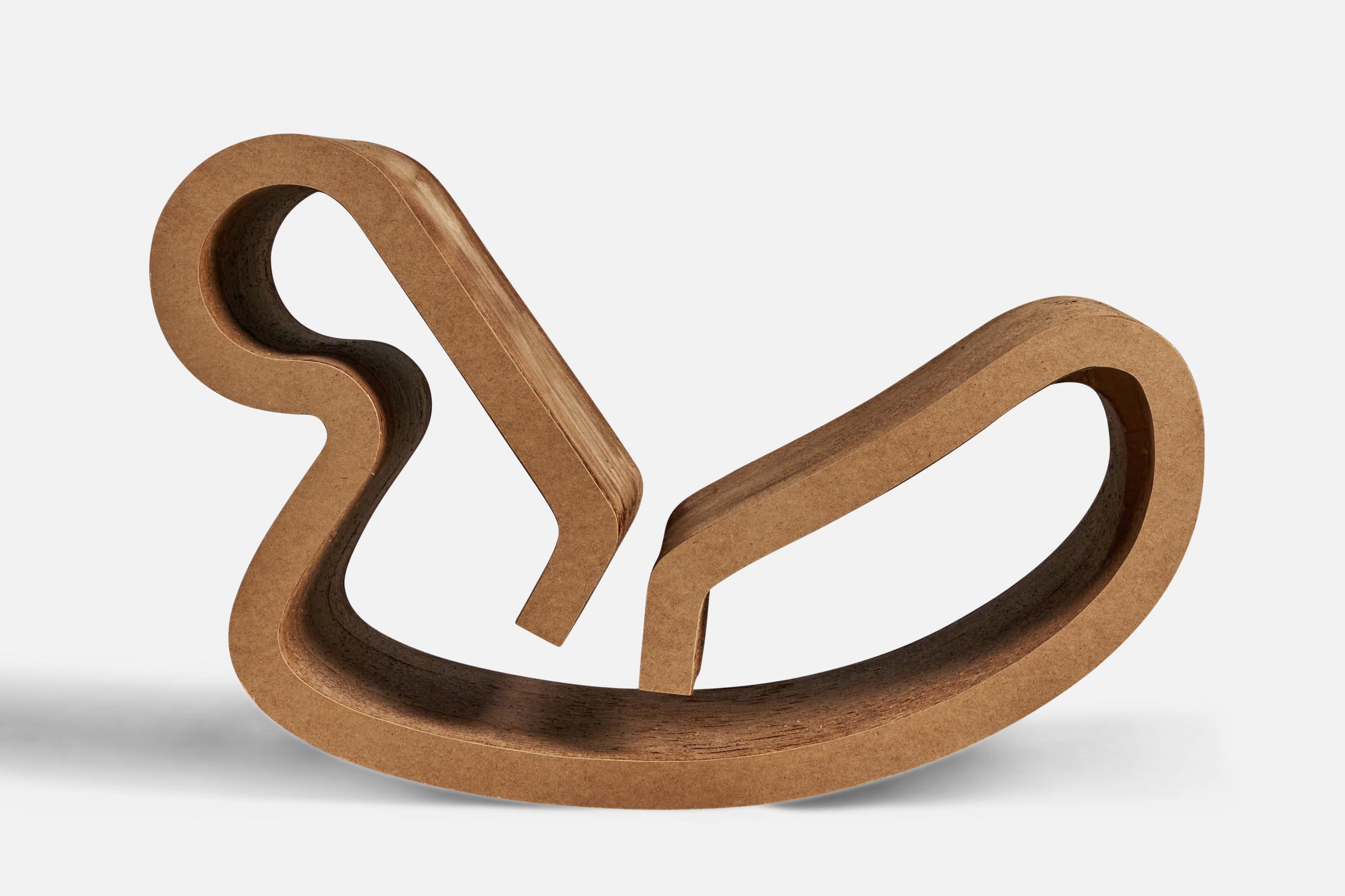 Una sedia a dondolo Contour di prima produzione, progettata dall'architetto Frank Gehry. Prodotto da Easy Edges, Inc, Stati Uniti/Canada, anni '70. Prodotto in cartone ondulato e masonite.

Altri designer del XX secolo sono Vladimir Kagan, George